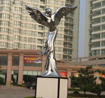 小區廣場(chǎng)擺放不銹鋼鏡面天使雕塑