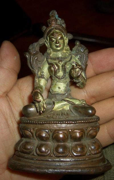 小型不銹鋼仿銅室內創(chuàng  )意美陳擺件度母雕塑