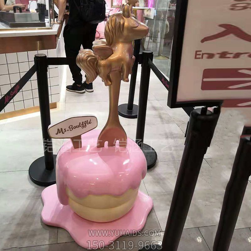 商場(chǎng)里擺放的飾品玻璃鋼創(chuàng )意獨角獸雕塑