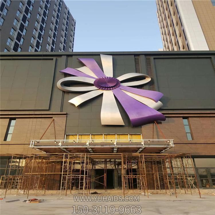 商業(yè)街墻面裝飾大型玻璃鋼蝴蝶結景觀(guān)雕塑