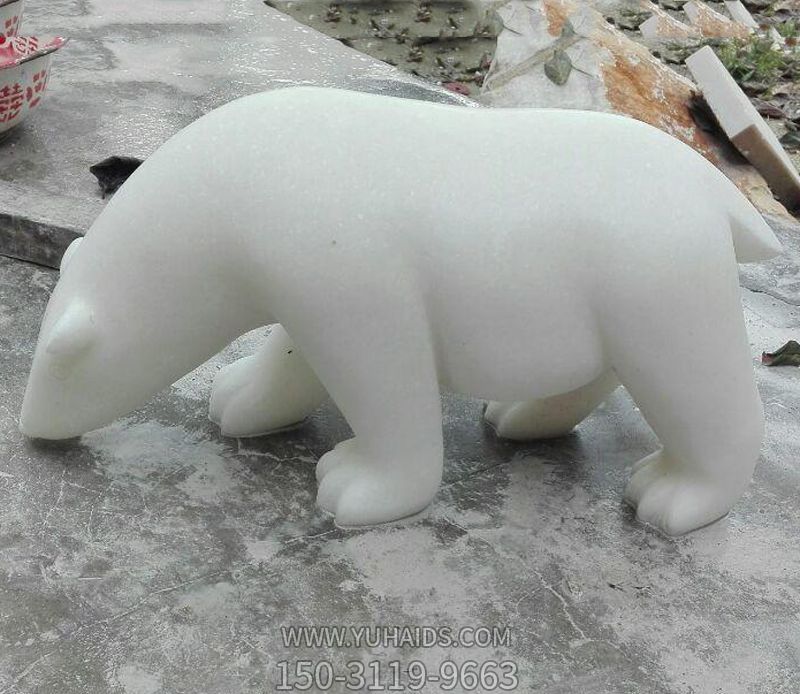 公園里擺放的吃食的玻璃鋼創(chuàng )意北極熊雕塑