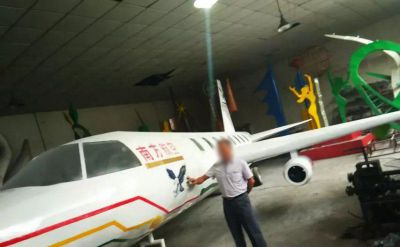大型戶(hù)外仿真飛機彩繪玻璃鋼飛機雕塑