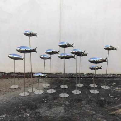 小區園林水池擺放不銹鋼鏡面魚(yú)群景觀(guān)雕塑