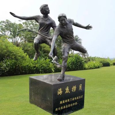 打羽毛球，鑄銅體育運動(dòng)人物景觀(guān)雕塑