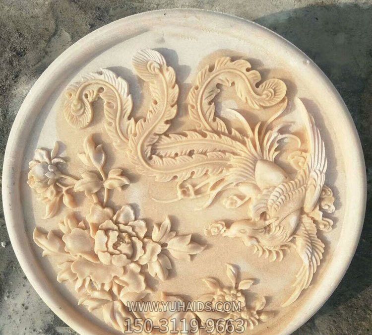 景區漢白玉圓盤(pán)上的浮雕鳳凰雕塑