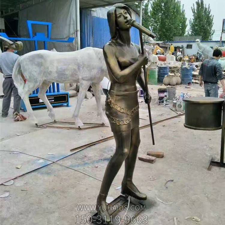 公園戶(hù)外玻璃鋼仿銅唱歌的女性人物景觀(guān)雕塑