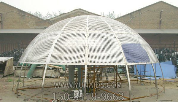 公園創(chuàng )意有趣鐵藝鏤空地球儀雕塑