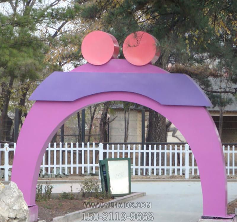 公園創(chuàng )意抽象玻璃鋼愛(ài)心雕塑