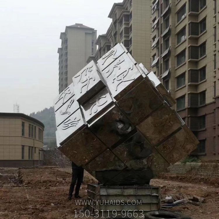不銹鋼戶(hù)外大型魔方雕塑