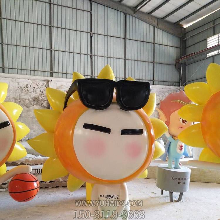 玻璃鋼卡通雕塑商場(chǎng)創(chuàng  )意戴墨鏡的太陽(yáng)花