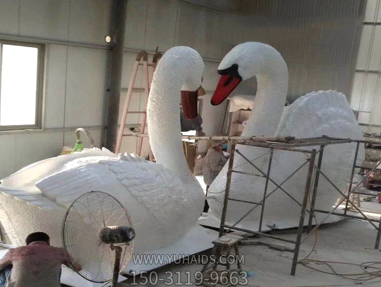 玻璃鋼創(chuàng )意白天鵝愛(ài)心雕塑