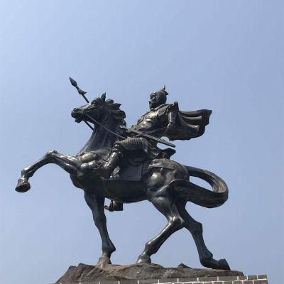 景區不銹鋼景觀(guān)創(chuàng  )意擺件岳飛騎馬雕塑
