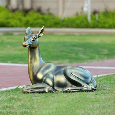 戶(hù)外廣場(chǎng)不銹鋼仿銅草坪臥著(zhù)的鹿雕塑