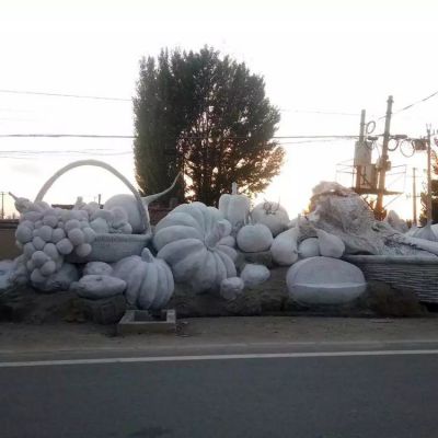 城市街頭擺放大型水泥果蔬景觀(guān)雕塑