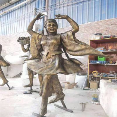 景點(diǎn)擺放玻璃鋼鑄銅跳舞少數民族女孩雕像