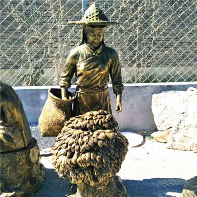 收稻子，玻璃鋼仿銅民俗生活秋收場(chǎng)景雕塑