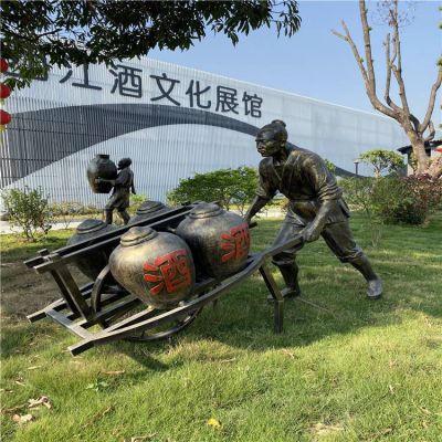 酒文化玻璃鋼仿銅推酒缸民俗人物雕塑酒廠(chǎng)展示宣傳擺件