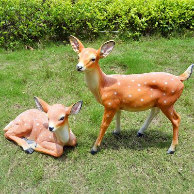 公園草坪創(chuàng  )意玻璃鋼彩繪仿真動(dòng)物鹿雕塑