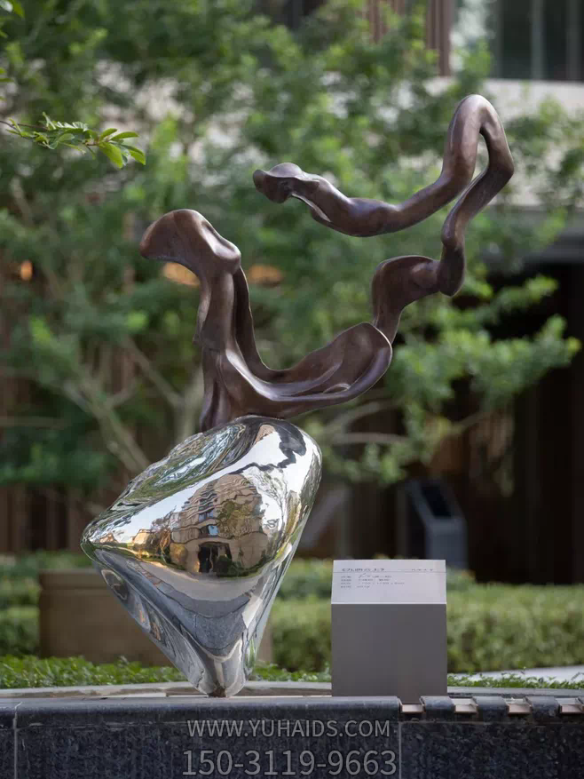 公園不銹鋼鏡面創(chuàng )意景觀(guān)雕塑