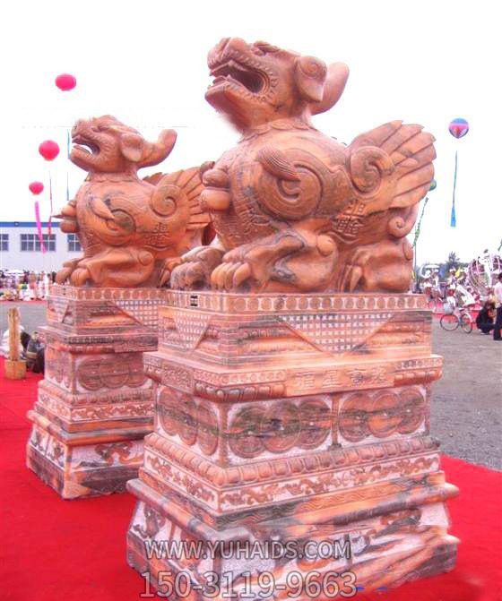 廣場(chǎng)大型動(dòng)物景觀(guān)黃蠟石石雕貔貅雕塑