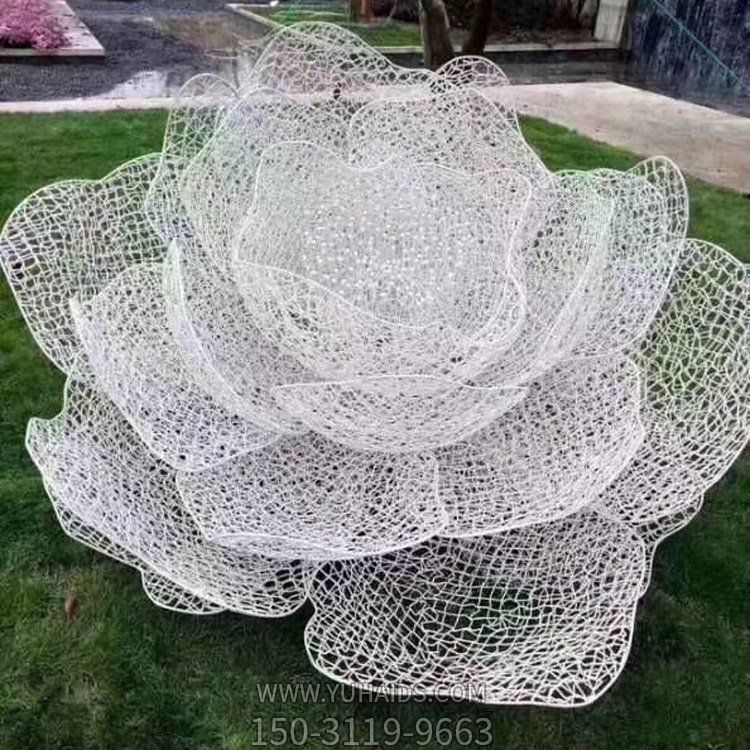 不銹鋼鏤空網(wǎng)格戶(hù)外園林大型蓮花擺件雕塑