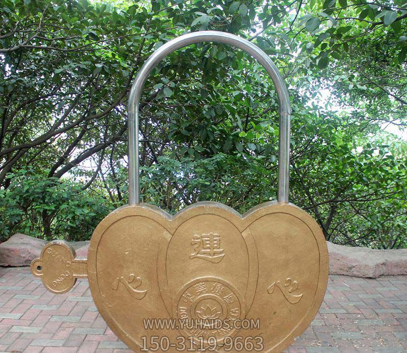 公園創(chuàng )意黃銅同心鎖雕塑