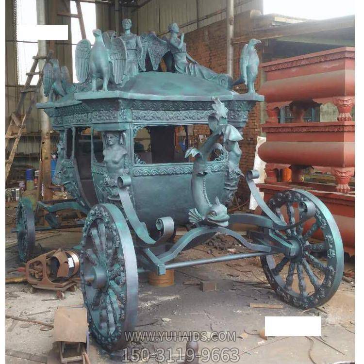 小區廣場(chǎng)擺放紅銅仿古西式馬拉車(chē)人物銅像雕塑