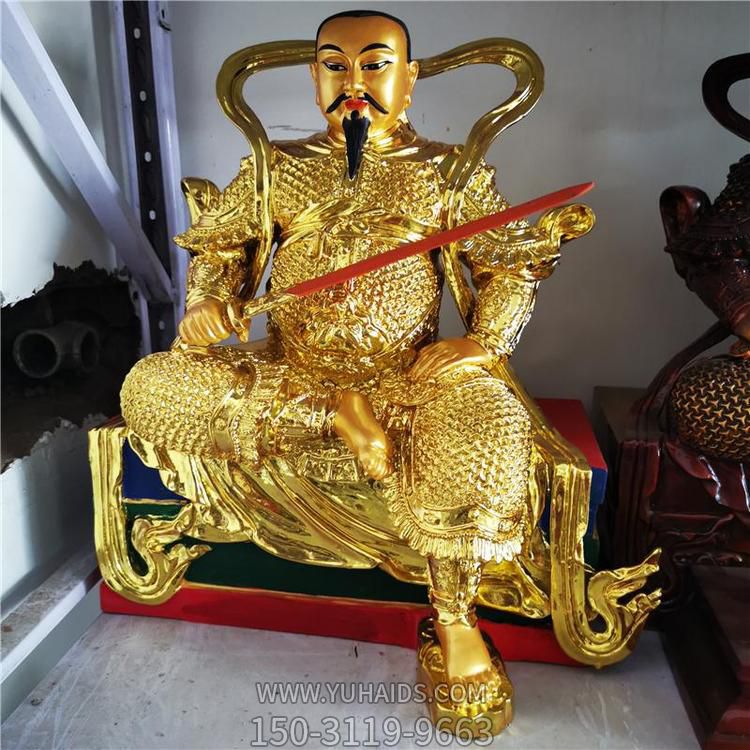 金色鎏金真武大帝銅像，單手持劍一腳盤(pán)坐一腳著(zhù)地的真武祖師塑像雕塑
