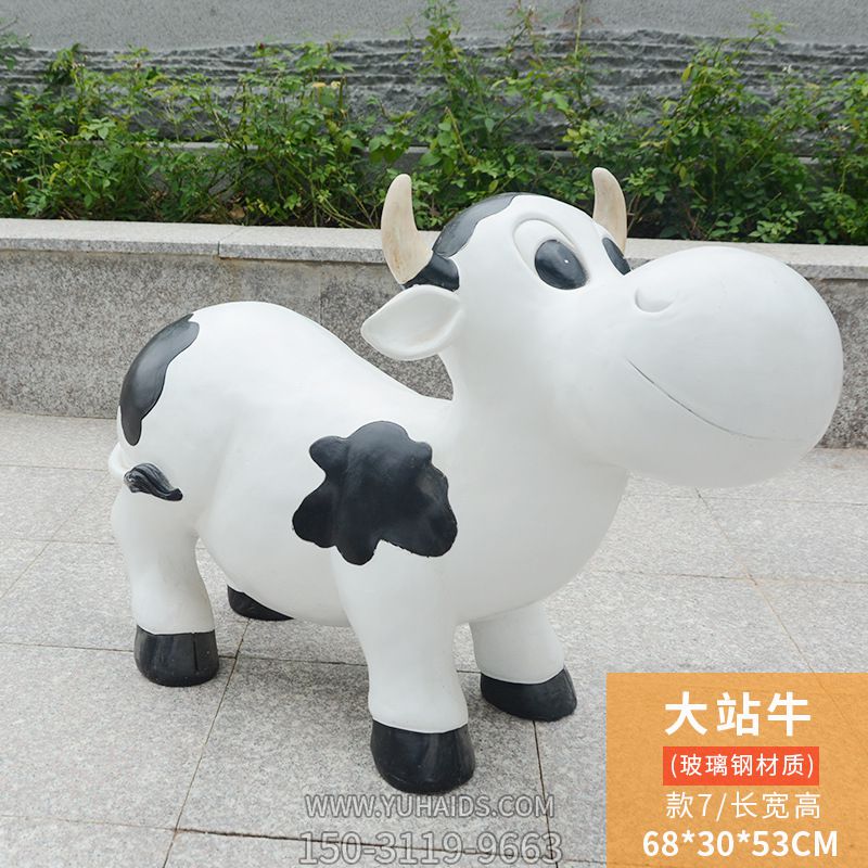 農場(chǎng)一只站著(zhù)的玻璃鋼牛雕塑