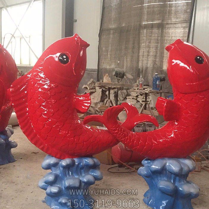 海洋館公園創(chuàng  )意玻璃鋼卡通鯉魚(yú)雕塑