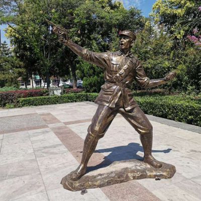 打仗的八路軍戰士，玻璃鋼仿銅人物像