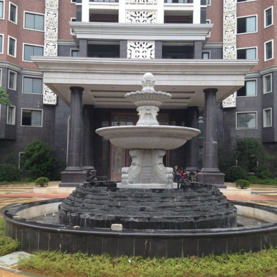 辦公大樓大門(mén)前的噴泉水缽，雙層石雕流水缽