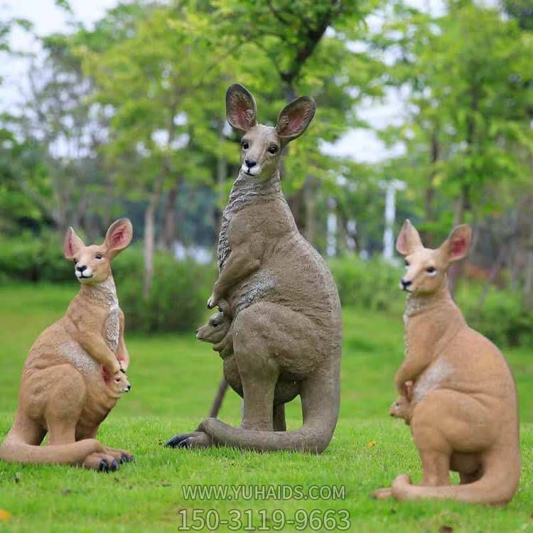 動(dòng)物園草地擺放玻璃鋼仿真袋鼠雕像雕塑