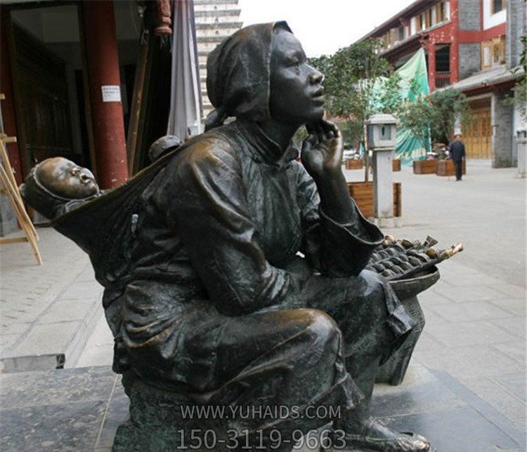 街邊創(chuàng )意銅雕坐在竹樓里的母子雕塑