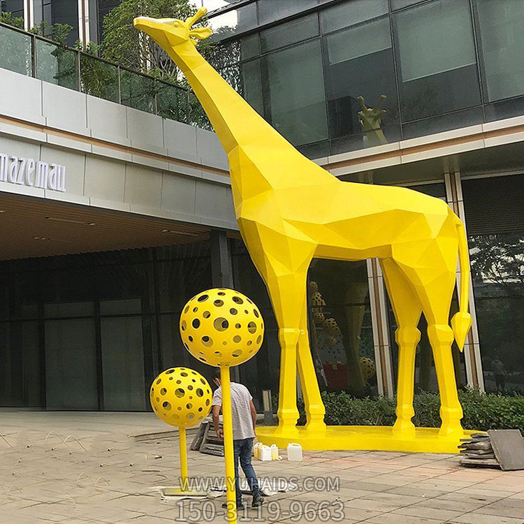 不銹鋼彩繪幾何抽象動(dòng)物商場(chǎng)大型長(cháng)頸鹿雕塑