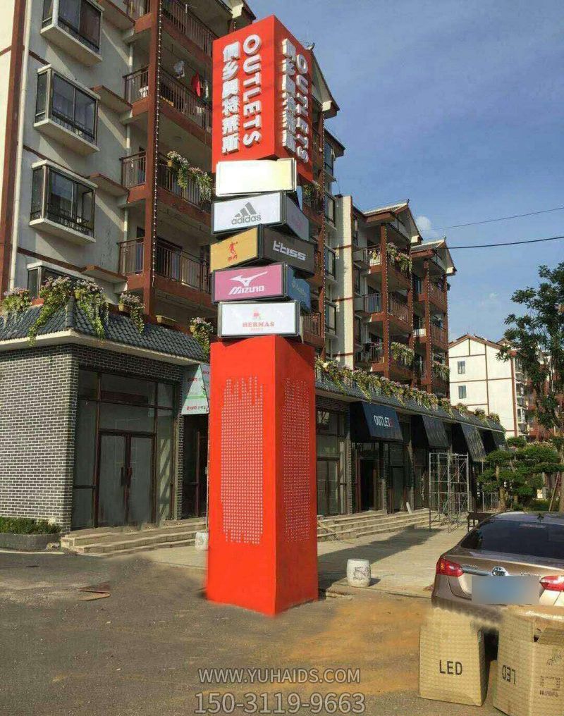 街邊不銹鋼彩繪創(chuàng )意精神堡壘雕塑