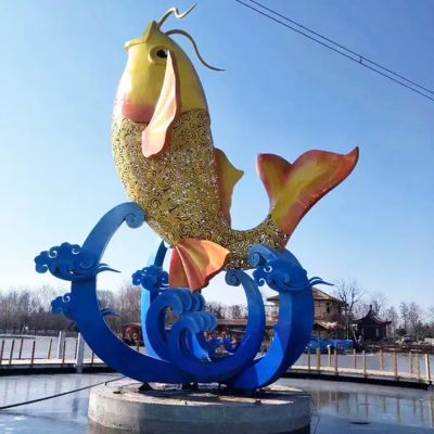 不銹鋼鯉魚(yú)雕塑，大型鯉魚(yú)躍水景觀(guān)雕塑