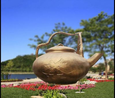 不銹鋼創(chuàng  )意噴金烤漆天壺雕塑