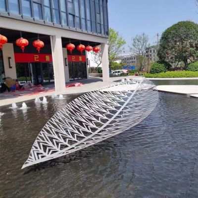 酒店廣場(chǎng)不銹鋼鏤空創(chuàng  )意噴泉水景大型樹(shù)葉擺件
