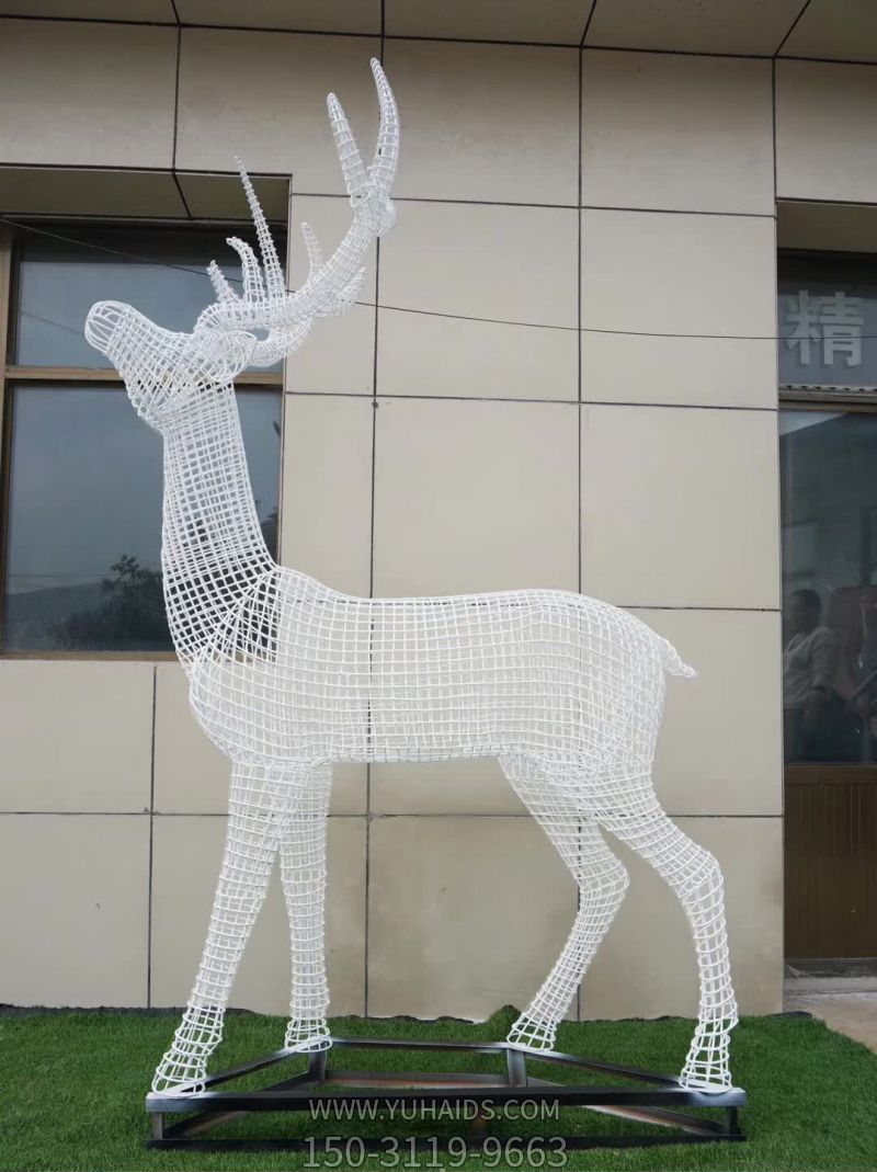 戶(hù)外草坪不銹鋼鏤空創(chuàng )意景觀(guān)鐵藝梅花鹿雕塑