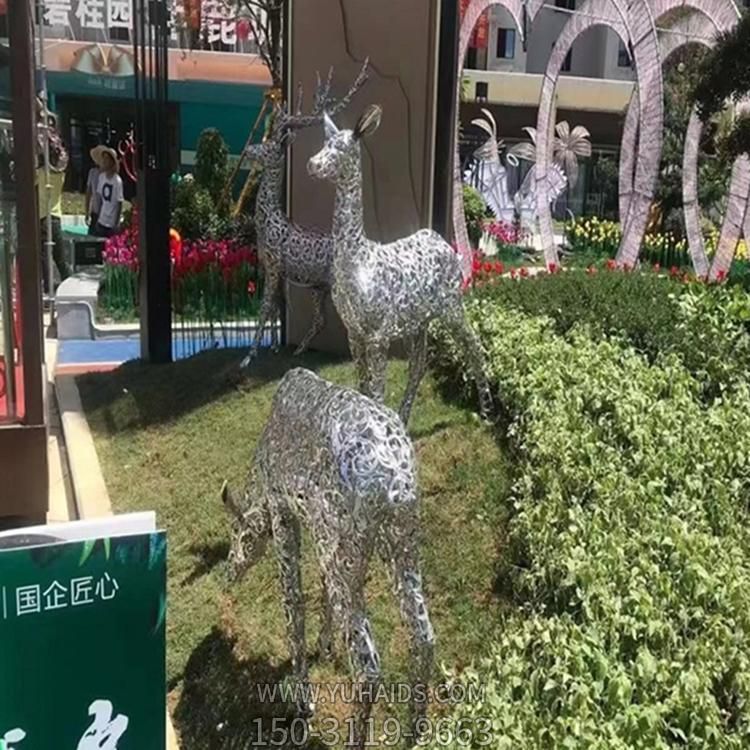 現代不銹鋼鏤空動(dòng)物雕塑