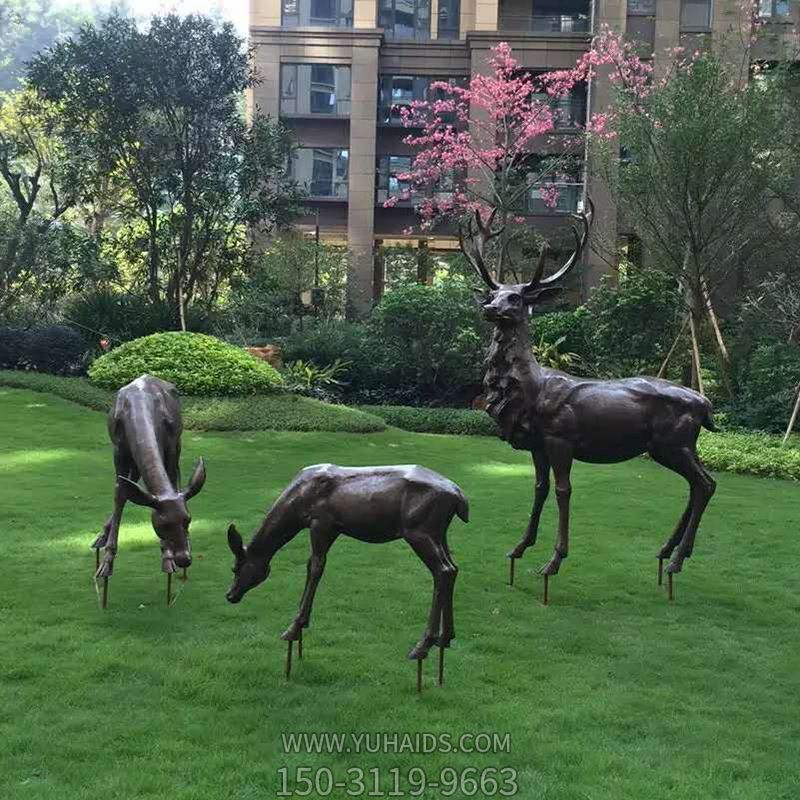 不銹鋼仿銅戶(hù)外景區梅花鹿雕塑