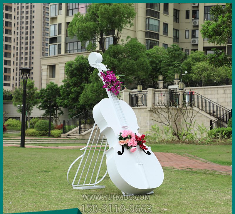 公園景區玻璃鋼創(chuàng )意白色大提琴雕塑