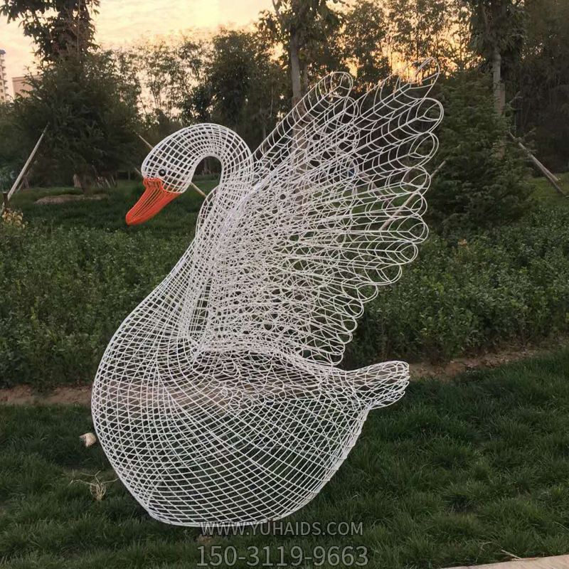 公園創(chuàng )意鏤空天鵝雕塑