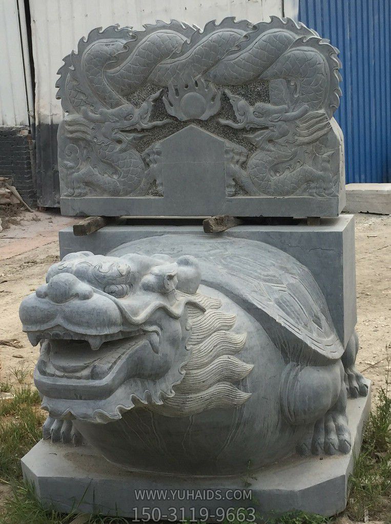 公園里擺放的青石石雕創(chuàng  )意龍龜雕塑