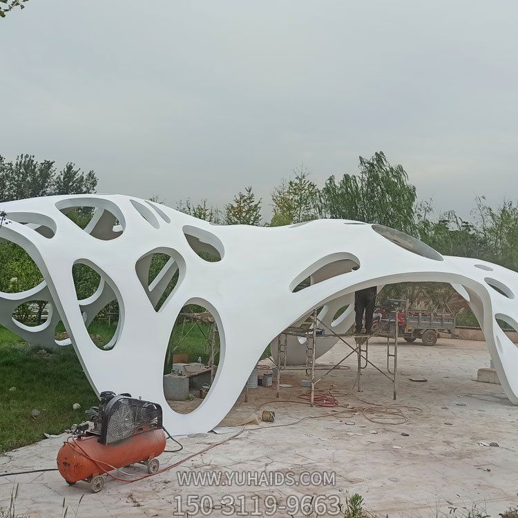 園林不銹鋼鏤空創(chuàng  )意景觀(guān)雕塑