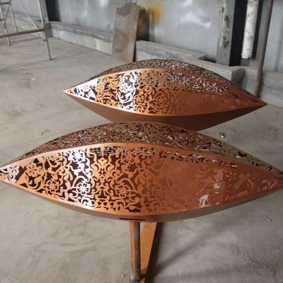 不銹鋼鏤空創(chuàng  )意園林景觀(guān)抽象魚(yú)雕塑