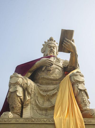 廣場(chǎng)戶(hù)外大型不銹鋼鎏金看書(shū)的關(guān)公雕塑