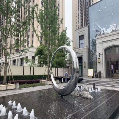 不銹鋼鏡面圓環(huán)景觀(guān)雕塑，園林水景噴泉裝飾景觀(guān)