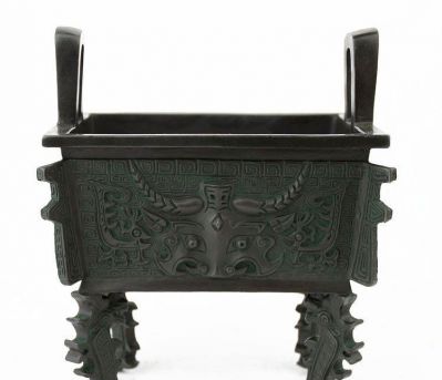 不銹鋼仿銅長(cháng)方形的鼎雕塑